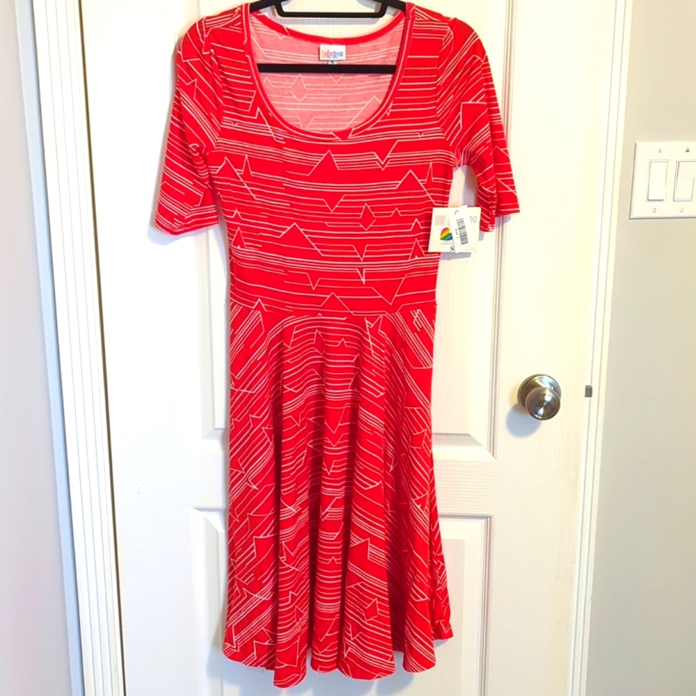 Lularoe dress nwt beautiful red color sz s